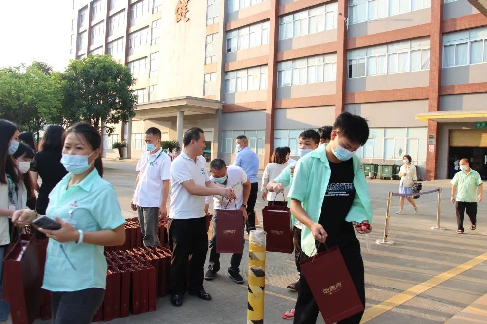 浓情中秋，福利派送 | 金年会集团祝大家节日快乐！