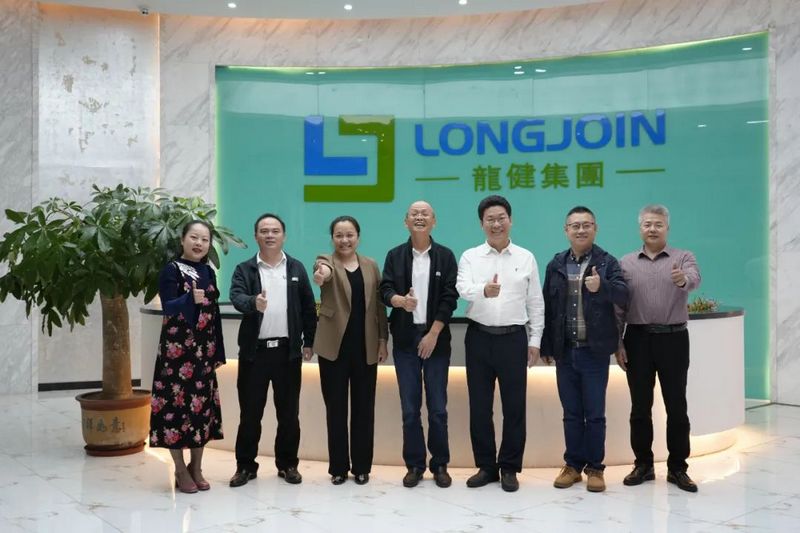广东石油化工学院艺术学院郑凌云书记一行莅临金年会集团参观交流